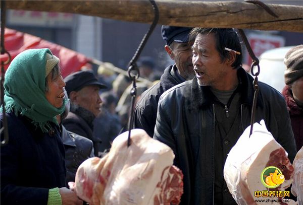 好的电子游艺平台收拾的很干净，用铁钩挂在架子上，人们可以任意选择。