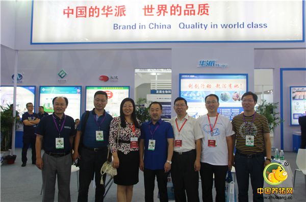 行业领导和专家莅临展位参观指导