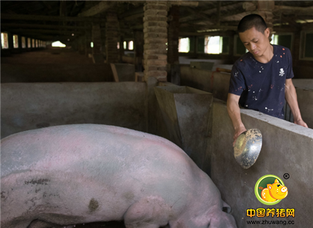 图片上的男子名叫刘家亮，大学毕业后留在四川工作