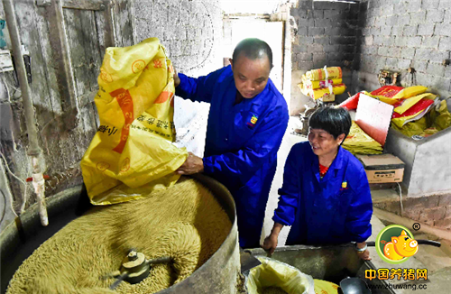 1984年底张丽华退伍后工作了一段时间，于2007年和丈夫一起在兴安县崔家乡上塘村委租了一块地