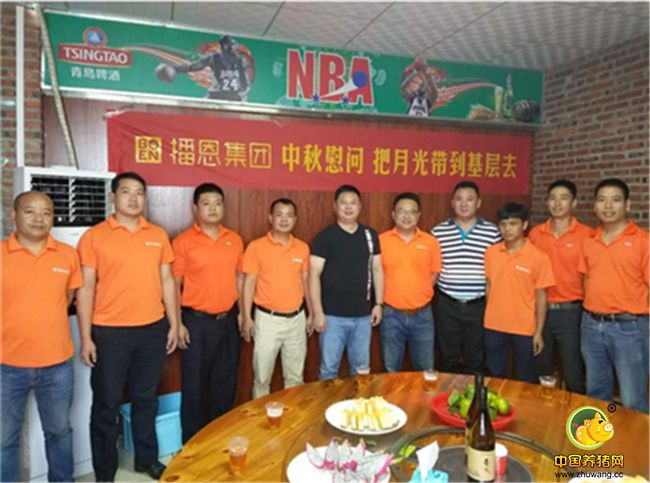 集团总裁邹新华与梧州营将士共度中秋