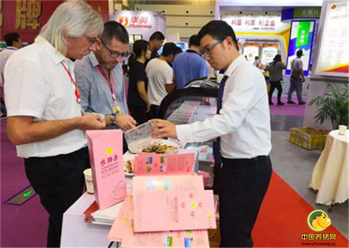 △吸引外国友人驻足品尝